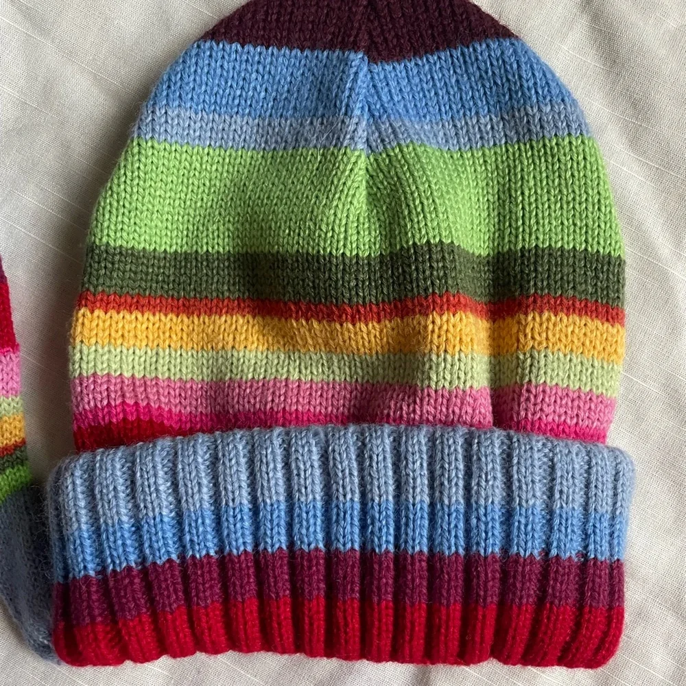 Ladies winter beanie style hat and matching gloves 🧤 Bright color multi-stripes - Picture 2 of 6